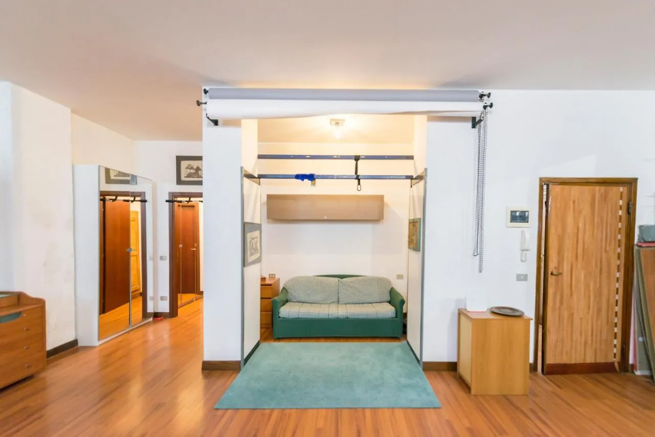 Milan Cathedral Apartment 0*,